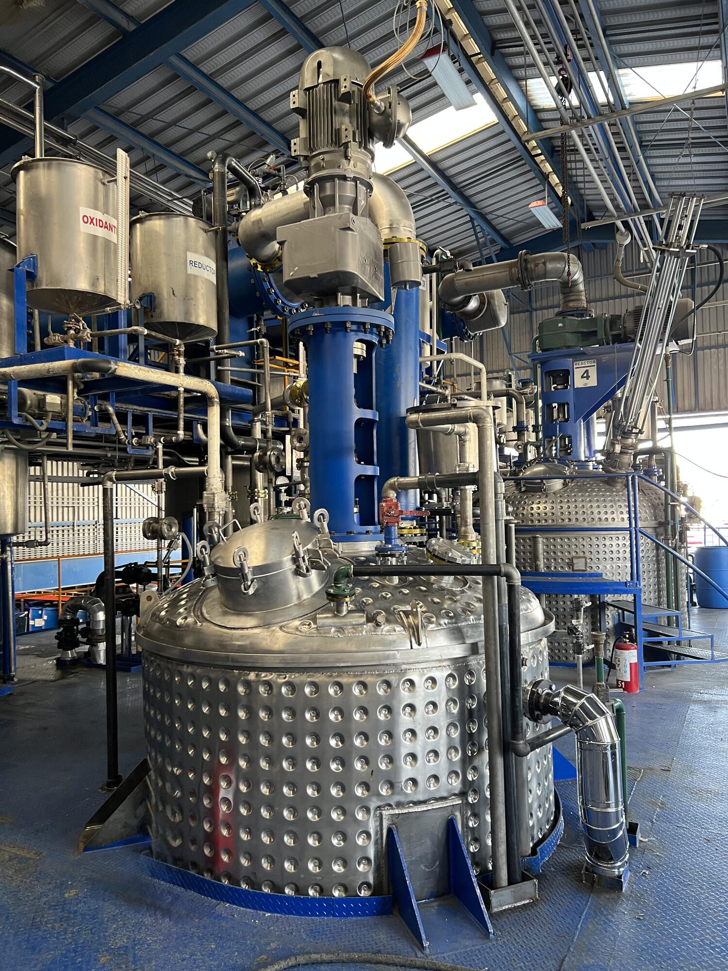 Reactores y línea de proceso en acero inoxidable montados por Montajes Mecánicos y Pailería
