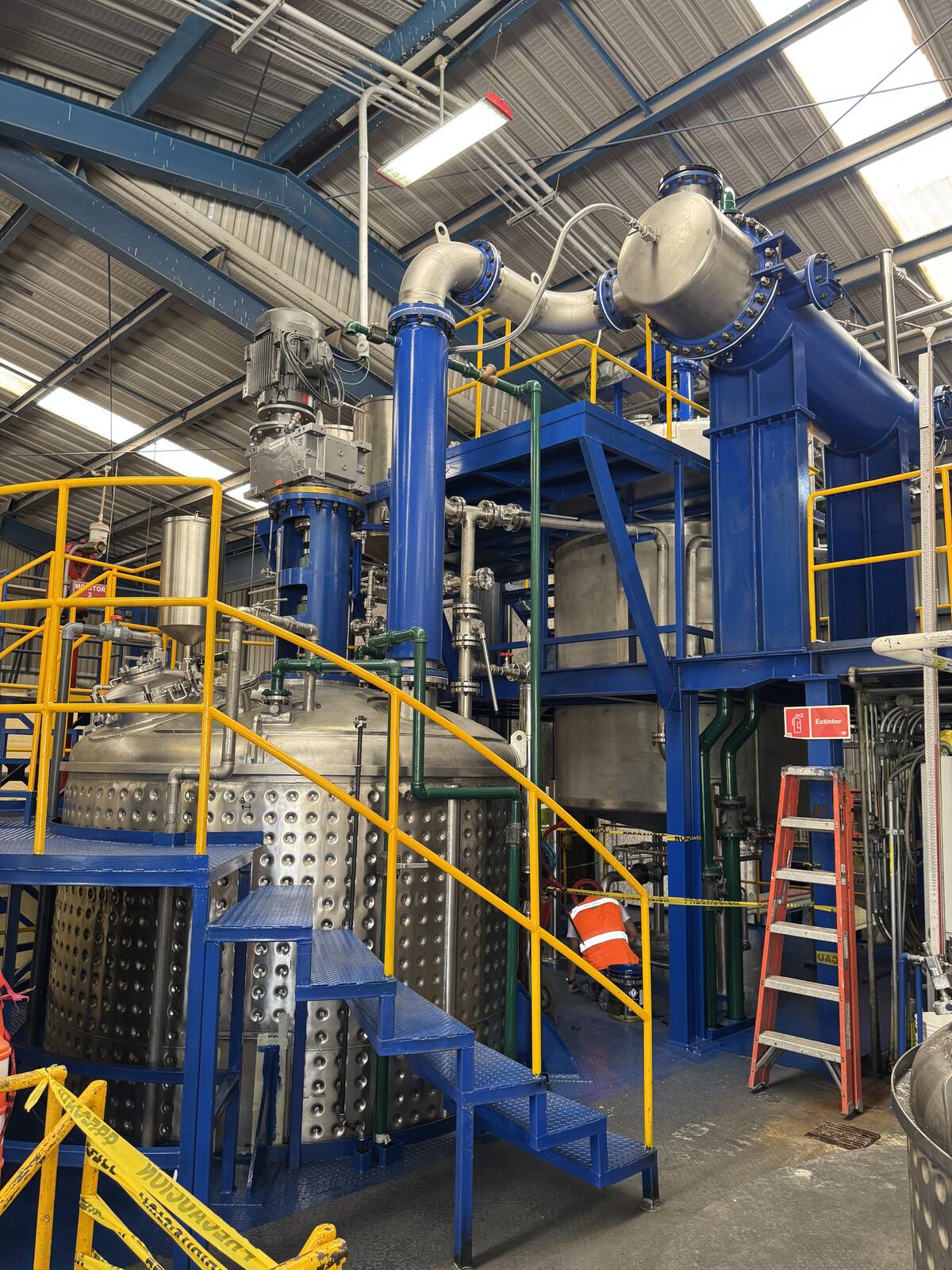Reactor 0, tanque de premulsión y condensador de gases · foto 17
