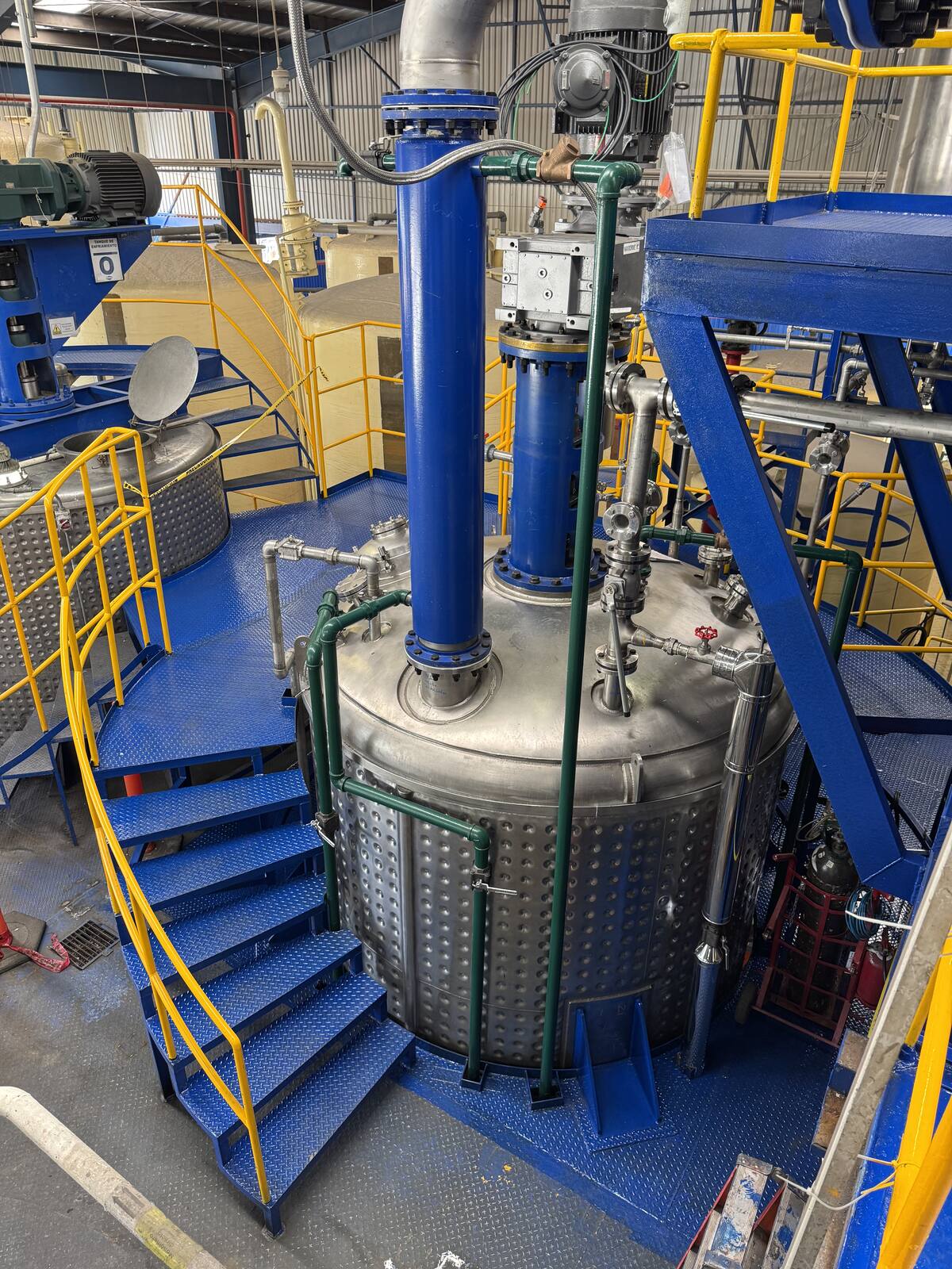 Reactor 0, tanque de premulsión y condensador de gases · foto 23