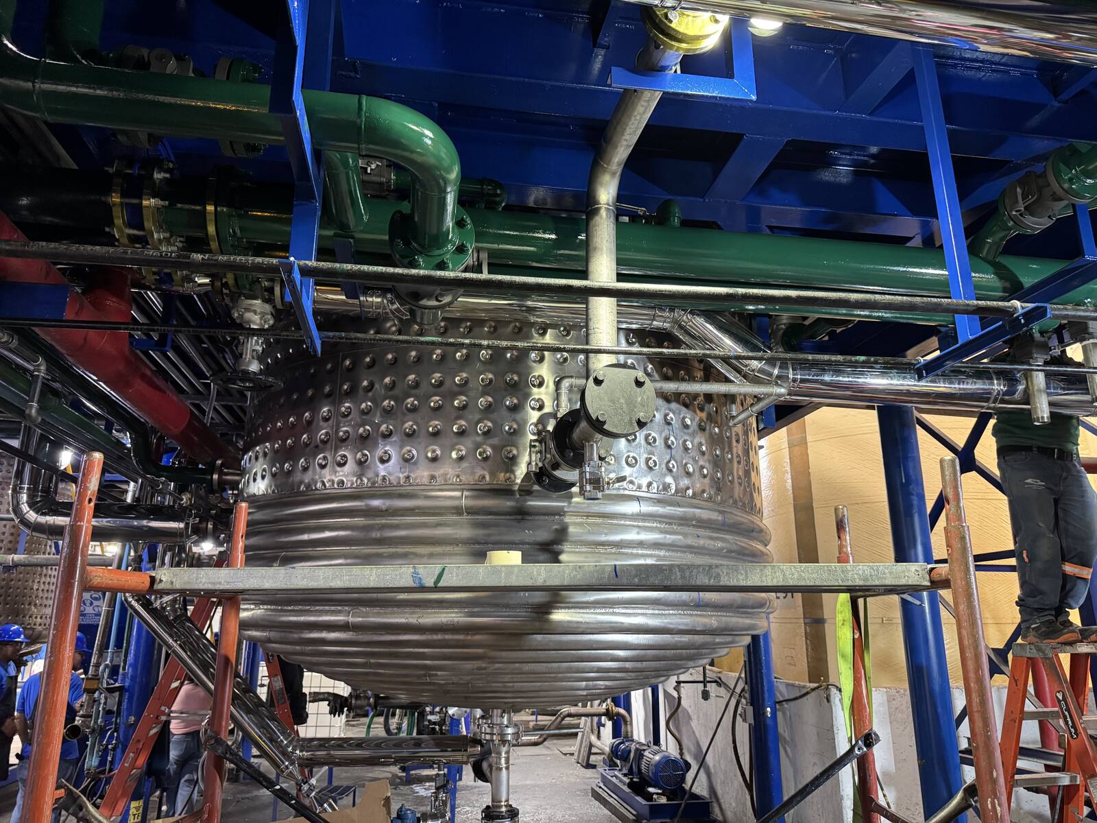 Reactor 0, tanque de premulsión y condensador de gases · foto 24