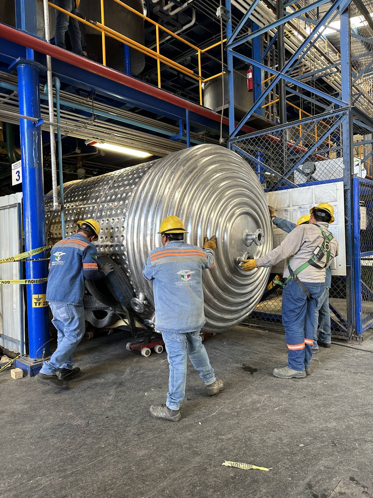 Reactor 1 con sistema de agitación · foto 6
